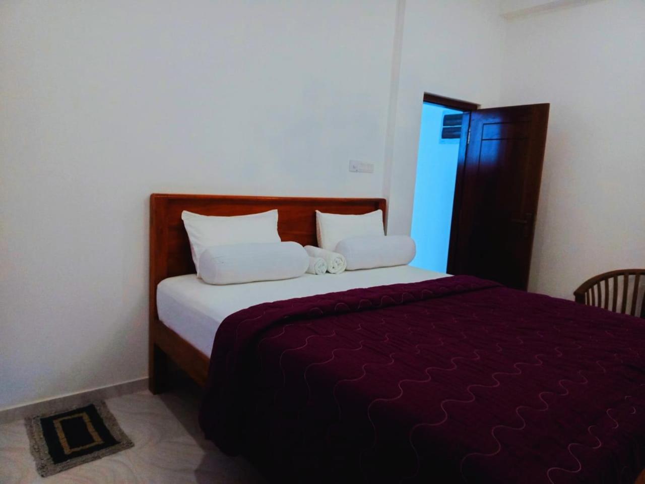 Blue Whales Hotel ฮิกคาดูวา ภายนอก รูปภาพ