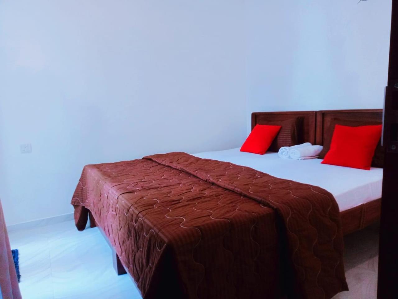 Blue Whales Hotel ฮิกคาดูวา ภายนอก รูปภาพ