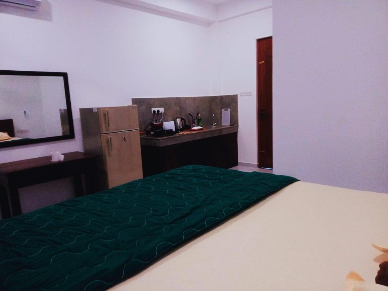 Blue Whales Hotel ฮิกคาดูวา ภายนอก รูปภาพ