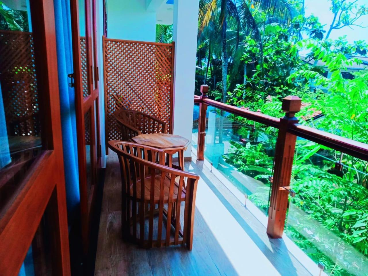 Blue Whales Hotel ฮิกคาดูวา ภายนอก รูปภาพ