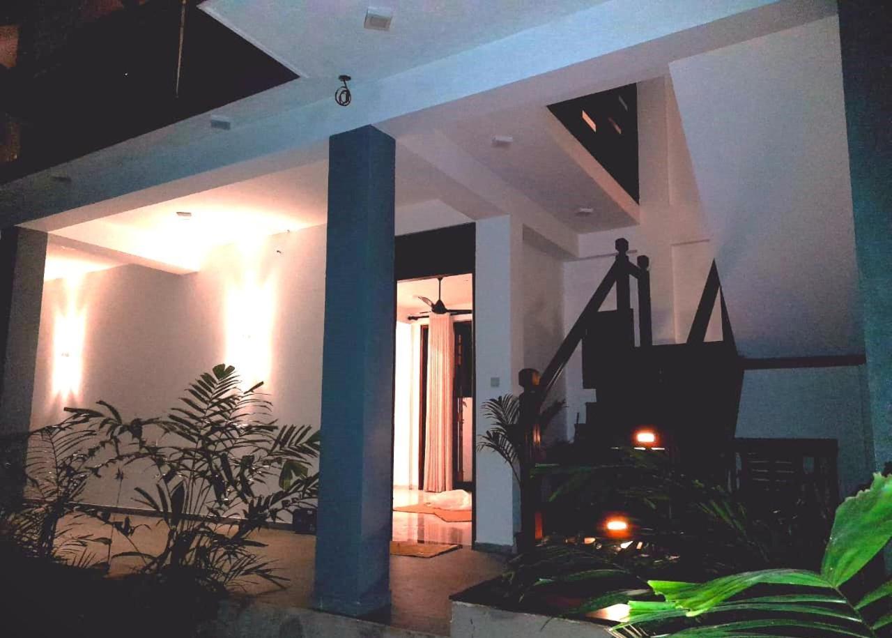 Blue Whales Hotel ฮิกคาดูวา ภายนอก รูปภาพ