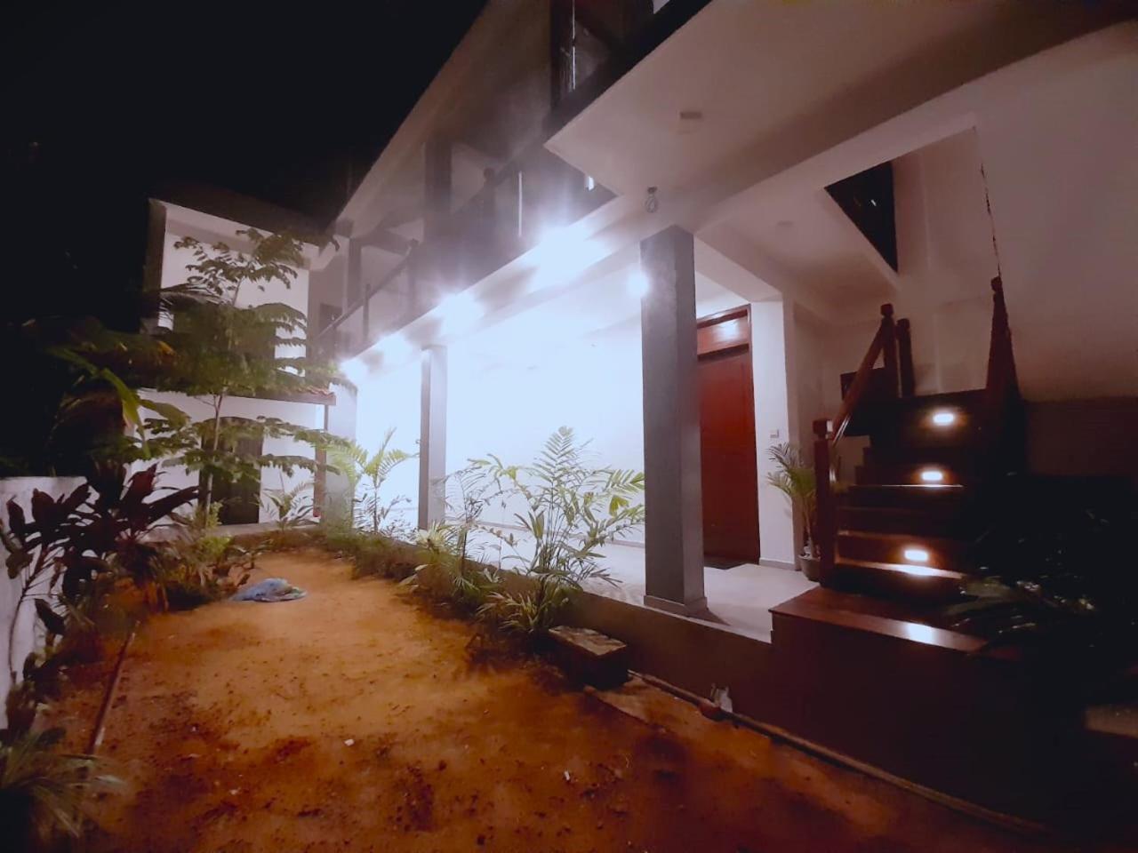 Blue Whales Hotel ฮิกคาดูวา ภายนอก รูปภาพ