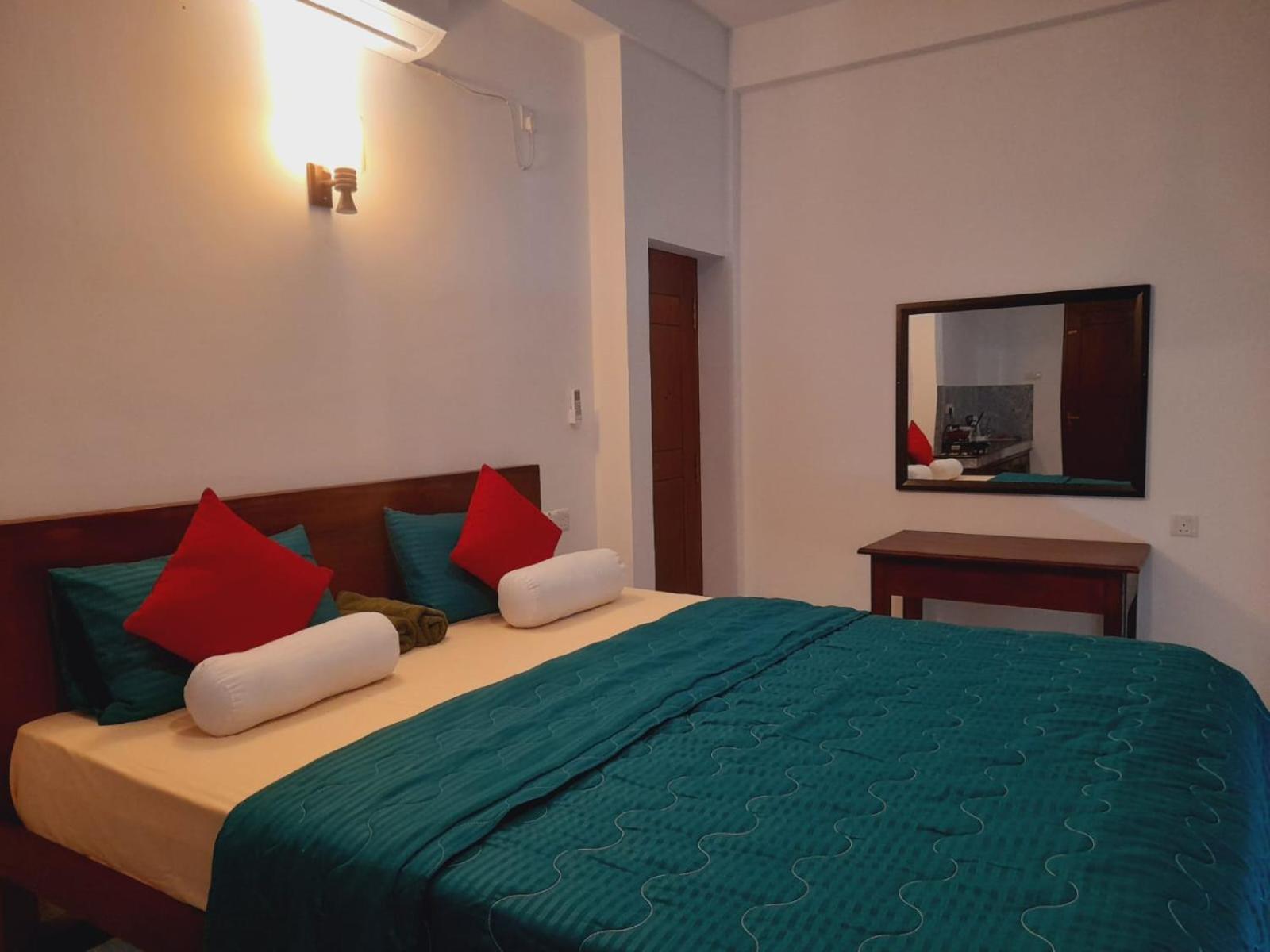 Blue Whales Hotel ฮิกคาดูวา ภายนอก รูปภาพ