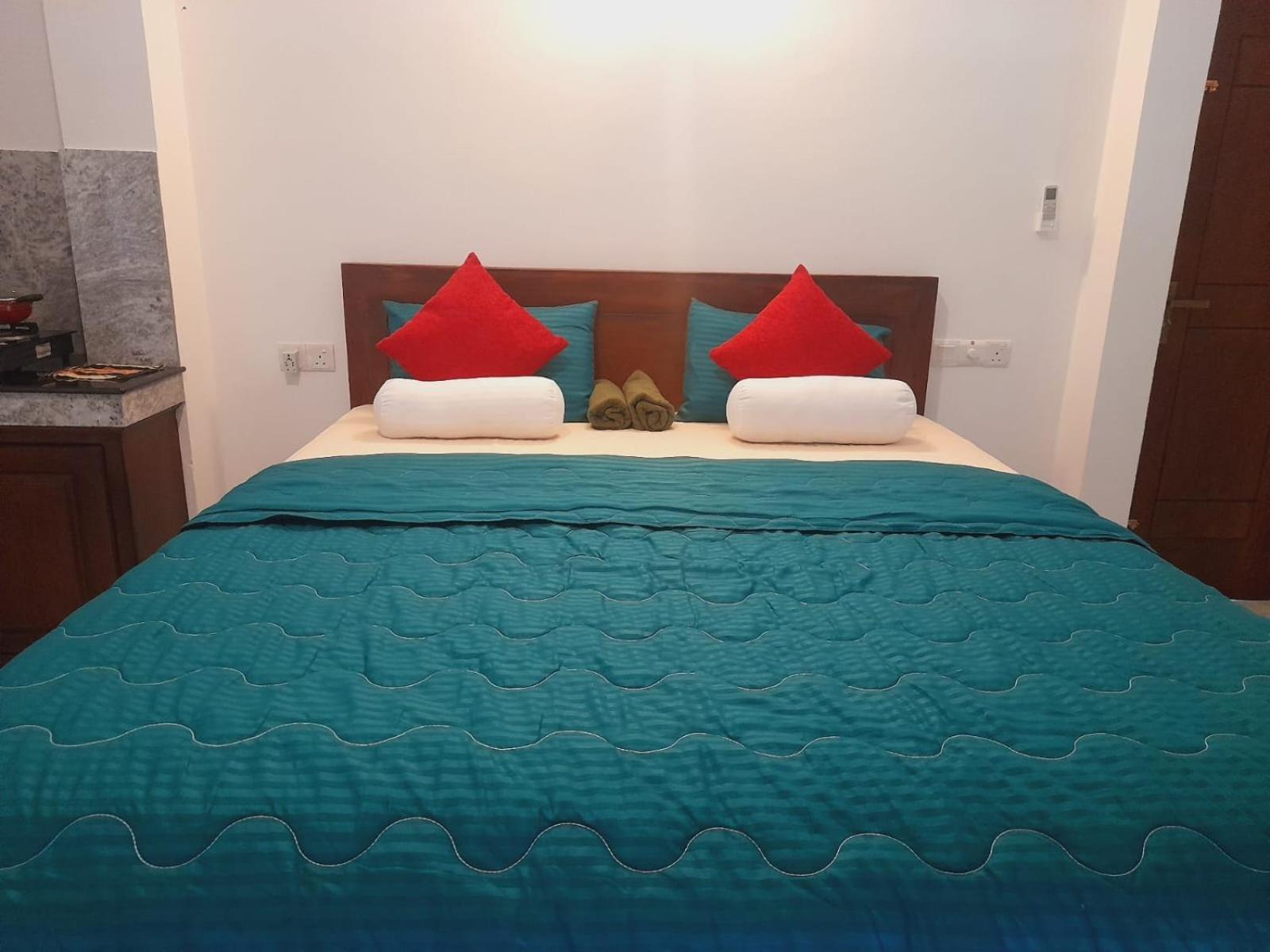 Blue Whales Hotel ฮิกคาดูวา ภายนอก รูปภาพ