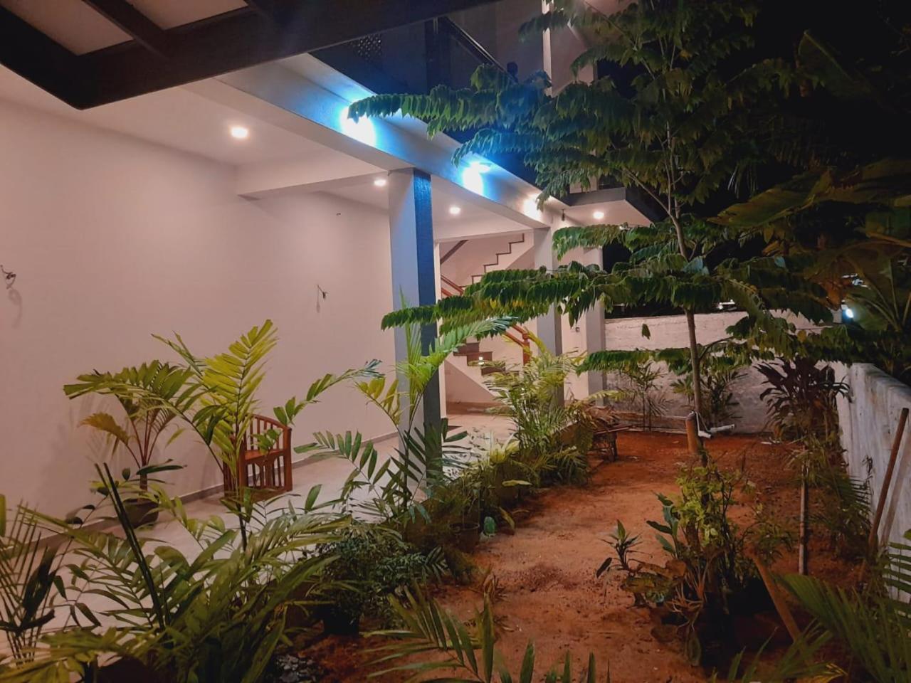Blue Whales Hotel ฮิกคาดูวา ภายนอก รูปภาพ