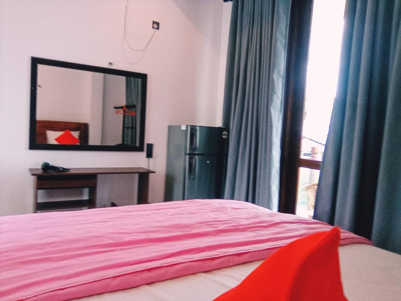 Blue Whales Hotel ฮิกคาดูวา ภายนอก รูปภาพ